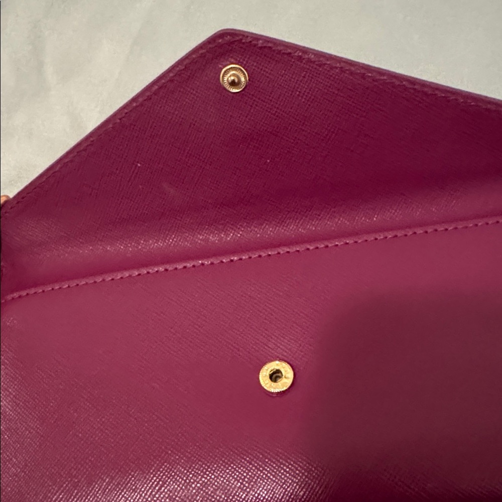 Tory Burch Women’s Purple And Gold Leather Envelope Wallet - Picture 4 of 5